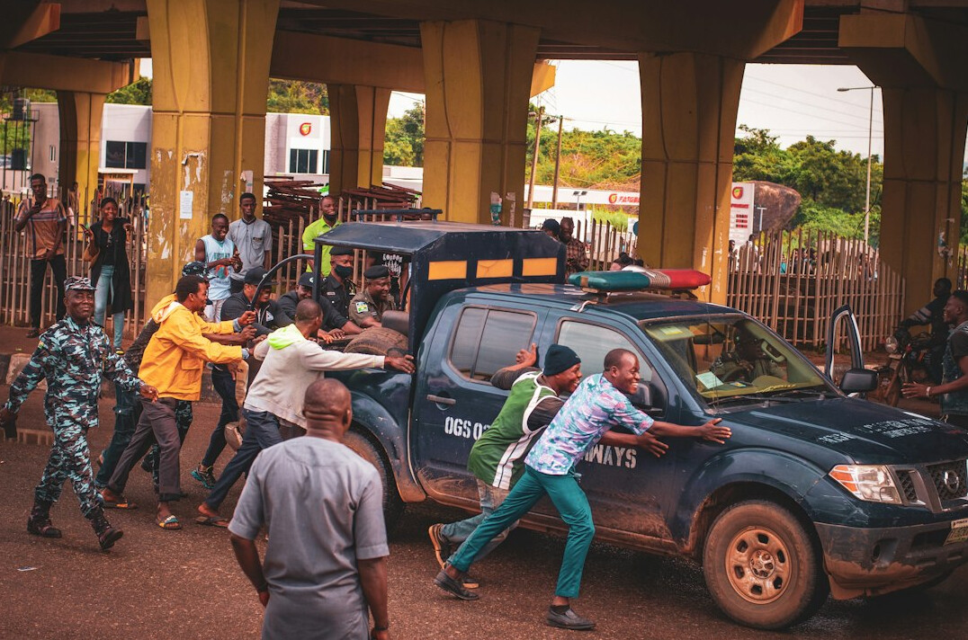 police arresting suspects