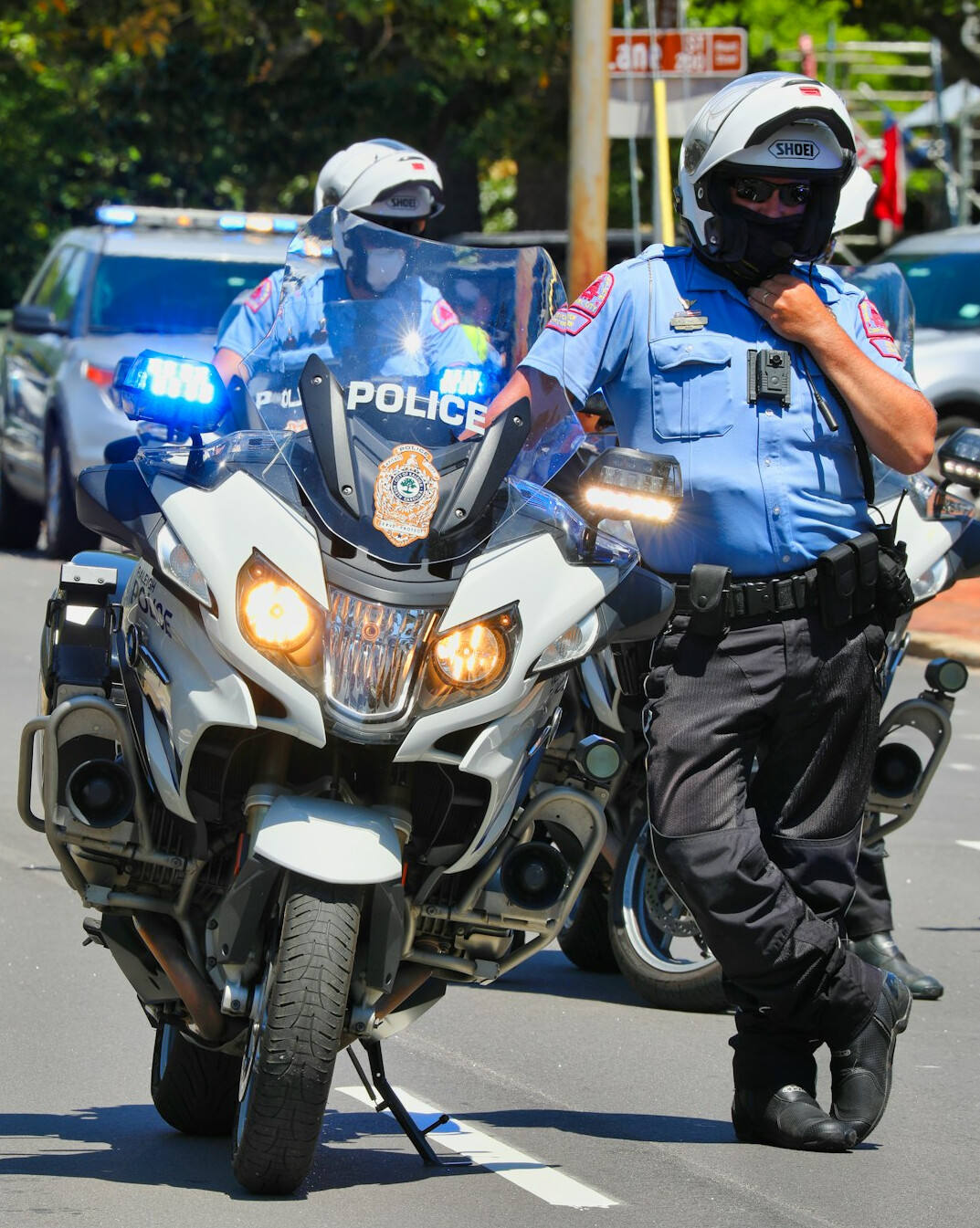 police arresting shoplifter